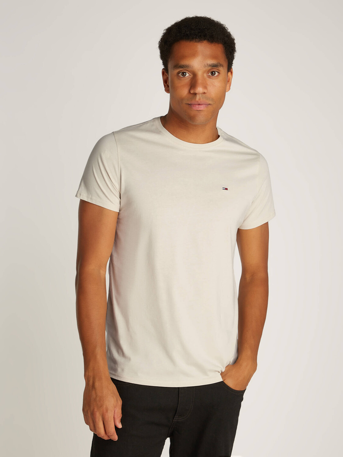 

Футболка Tommy Jeans Regular Fit, экрю