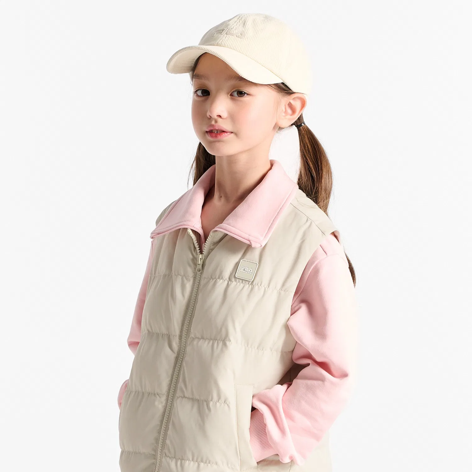 Детский утеплённый жилет цвета айвори от Fila Kids