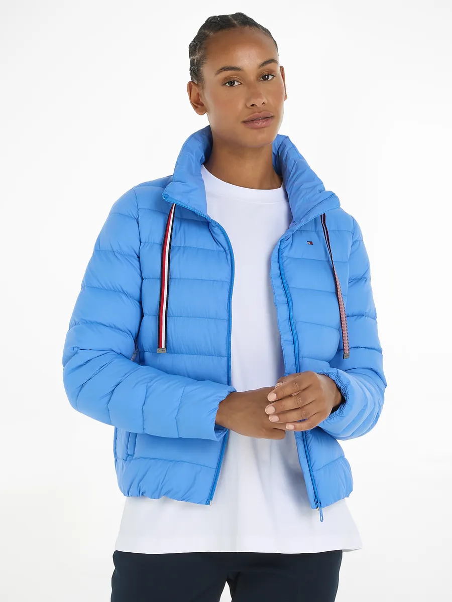 

Короткая куртка Tommy Hilfiger "PACKABLE LW DOWN GS JACKET", с полосатой кулиской, цвет Blue Spell