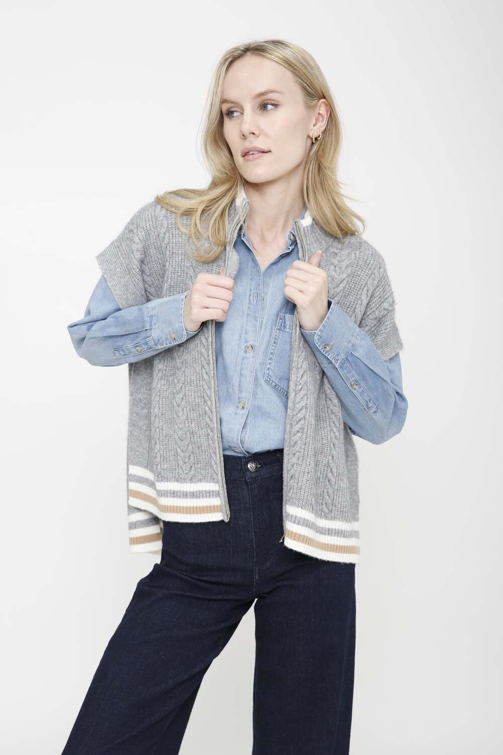 

Жилет из смеси кашемира с застежкой-молнией и косами InCashmere, светло-серый