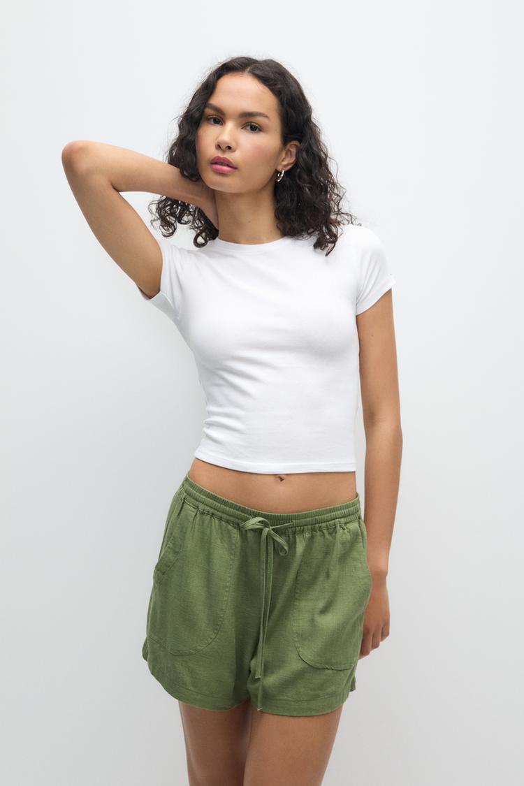 

Приталенная футболка Pull And Bear, белый