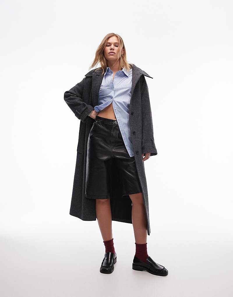 

Коричневые длинные шорты из стираной искусственной кожи Topshop