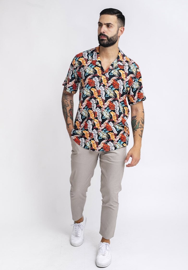 

Рубашка CORTE HAWAIANO ESTAMPADO PLUMAS DE The Jokers, черный