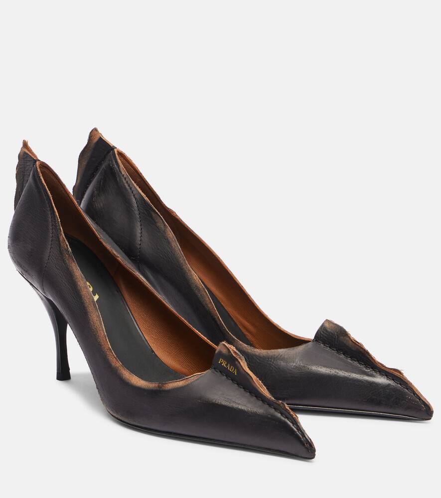 Туфли-лодочки Antiqued 85 из кожи Prada, Nero+Cuoio