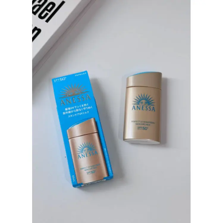 Near Expiry Маленькая золотая бутылочка солнцезащитного лосьона Waterproof And Sweatproof, увлажняющий, успокаивающий, стабилизирующий ANESSA, 90ml — фото 4