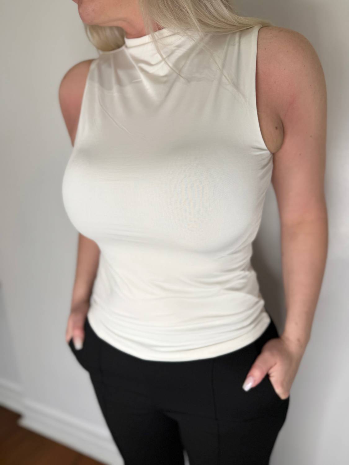 

Топ Sienna с высоким воротником в мягком белом цвете Heart & Hips