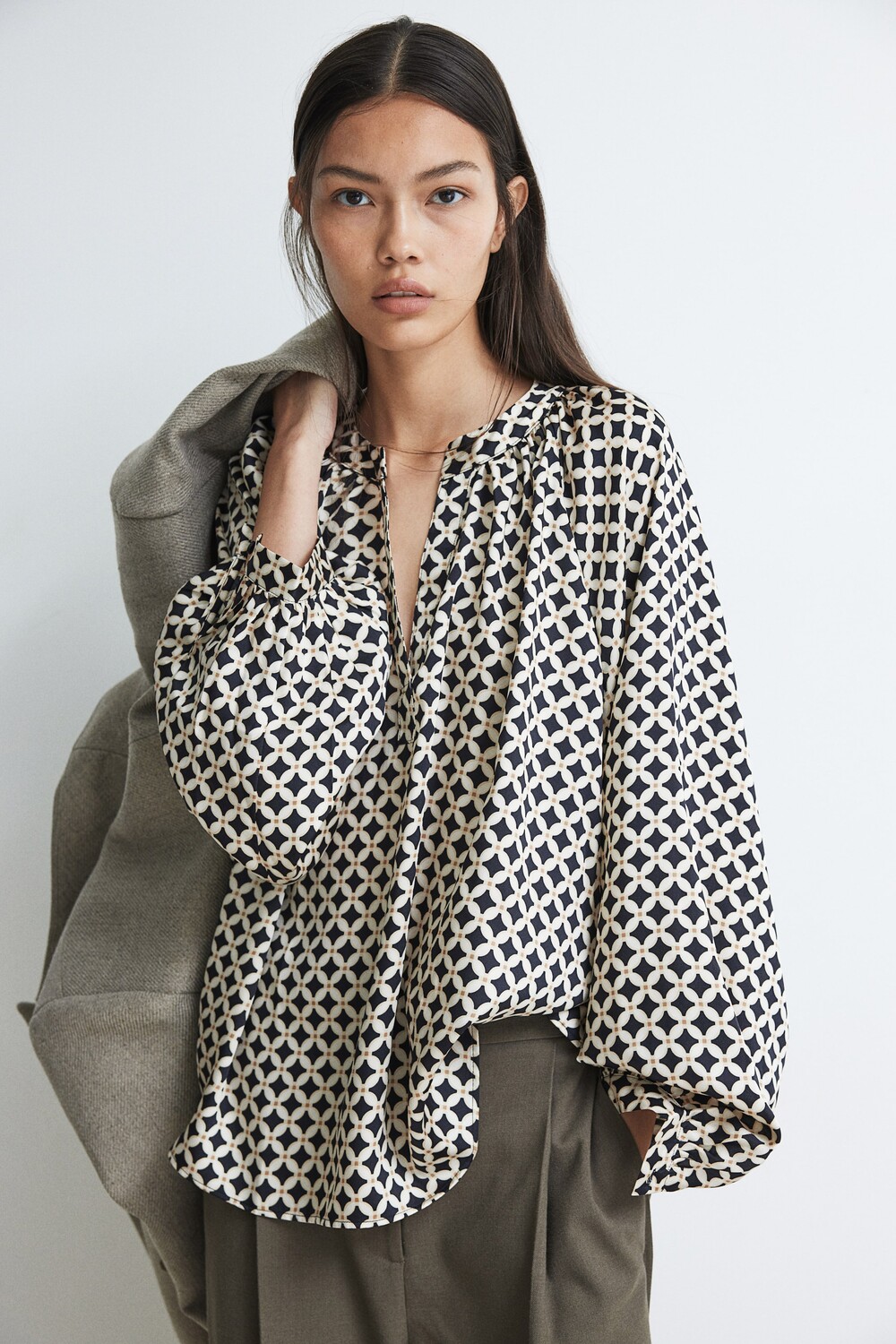 

Блузка с объемными рукавами H&M, бежевый