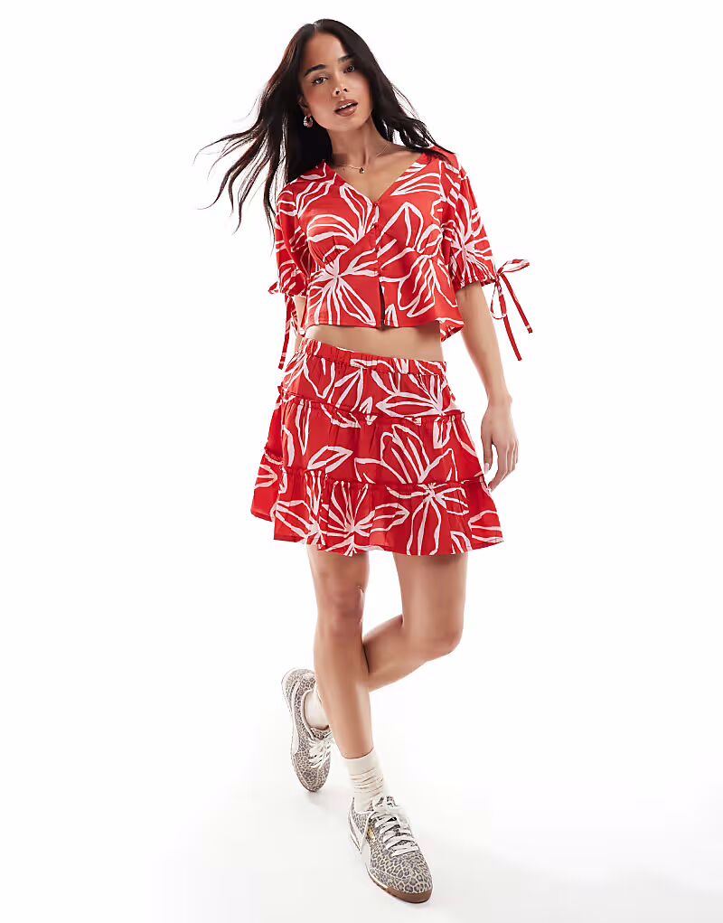 

Мини-юбка с ярким цветочным принтом, красного цвета Wednesday'S Girl