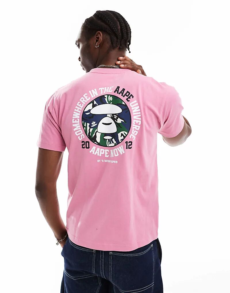 

Футболка с логотипом Aape By A Bathing Ape и камуфляжным принтом на спине розового цвета