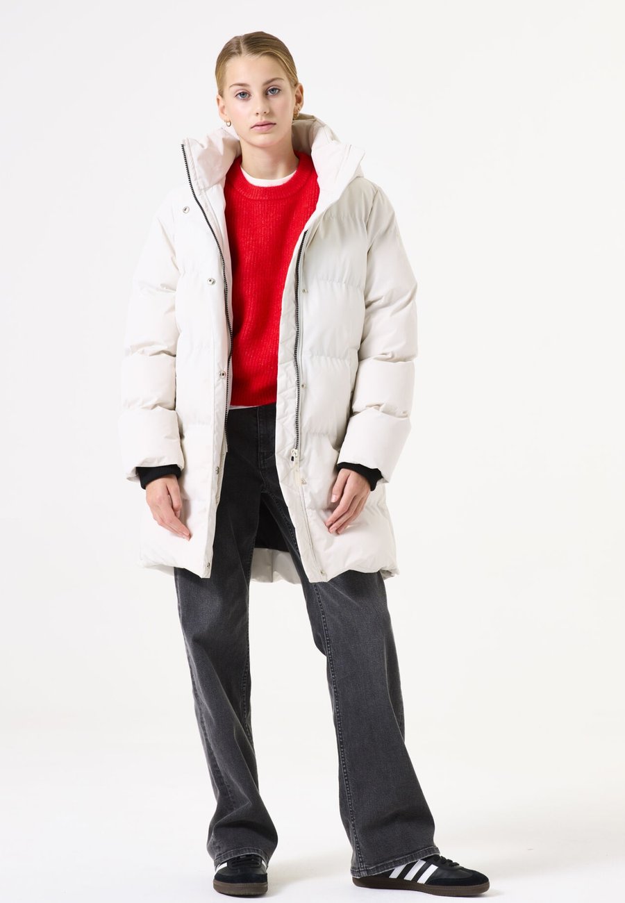 

Зимнее пальто Garcia OUTERWEAR, Kit/White