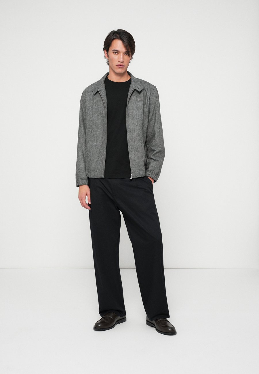 Куртка Lacoste Light jacket, Stone Chine/Grey — фото 2