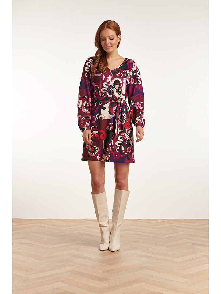 

Короткое платье Smashed Lemon Kleid, цвет Lila/Weiß