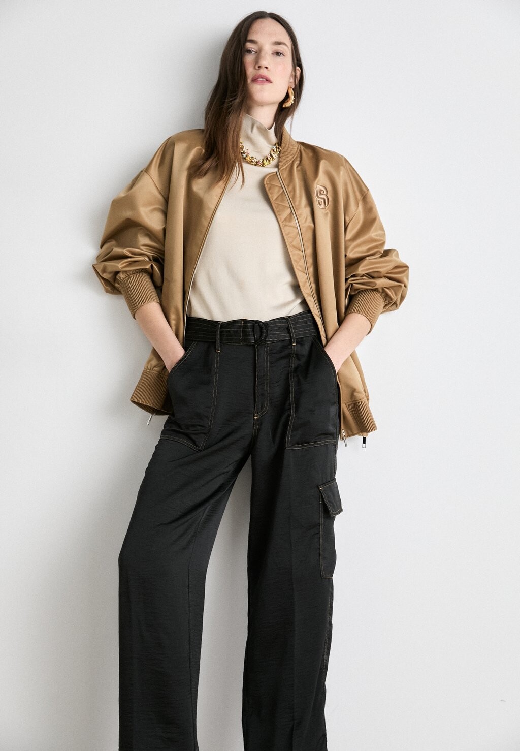 

Брюки в стиле милитари CONTRAST STITCH DKNY, черный