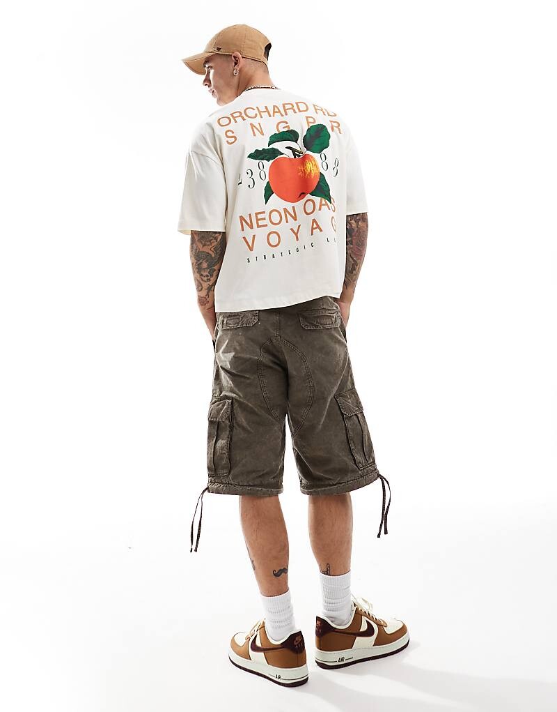 

Белая объемная футболка свободного кроя с фруктовым принтом на спине ASOS DESIGN