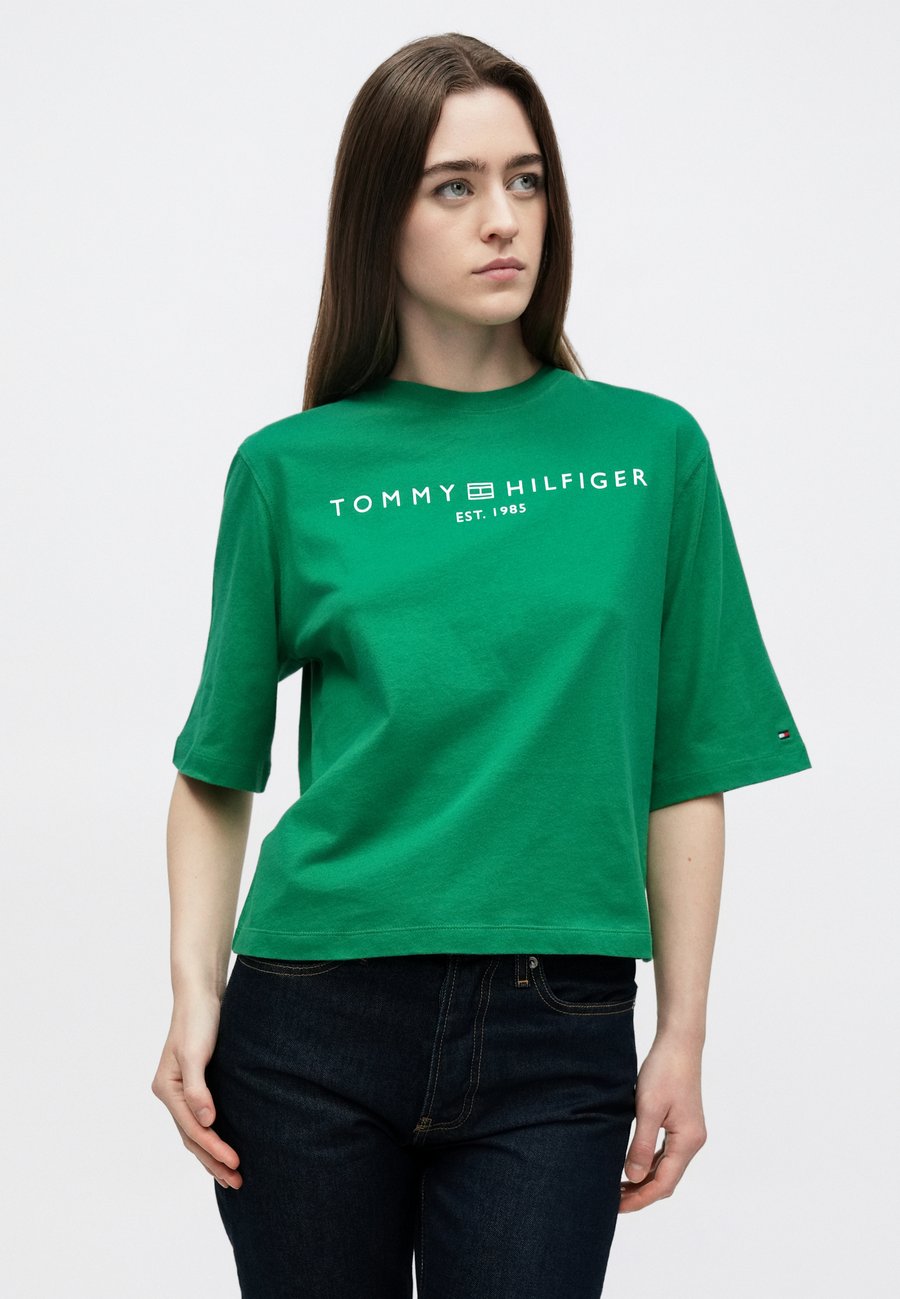 Футболка Tommy Hilfiger CORP LOGO TRAPEZE TEE, Nouveau Green/Green — фото 4