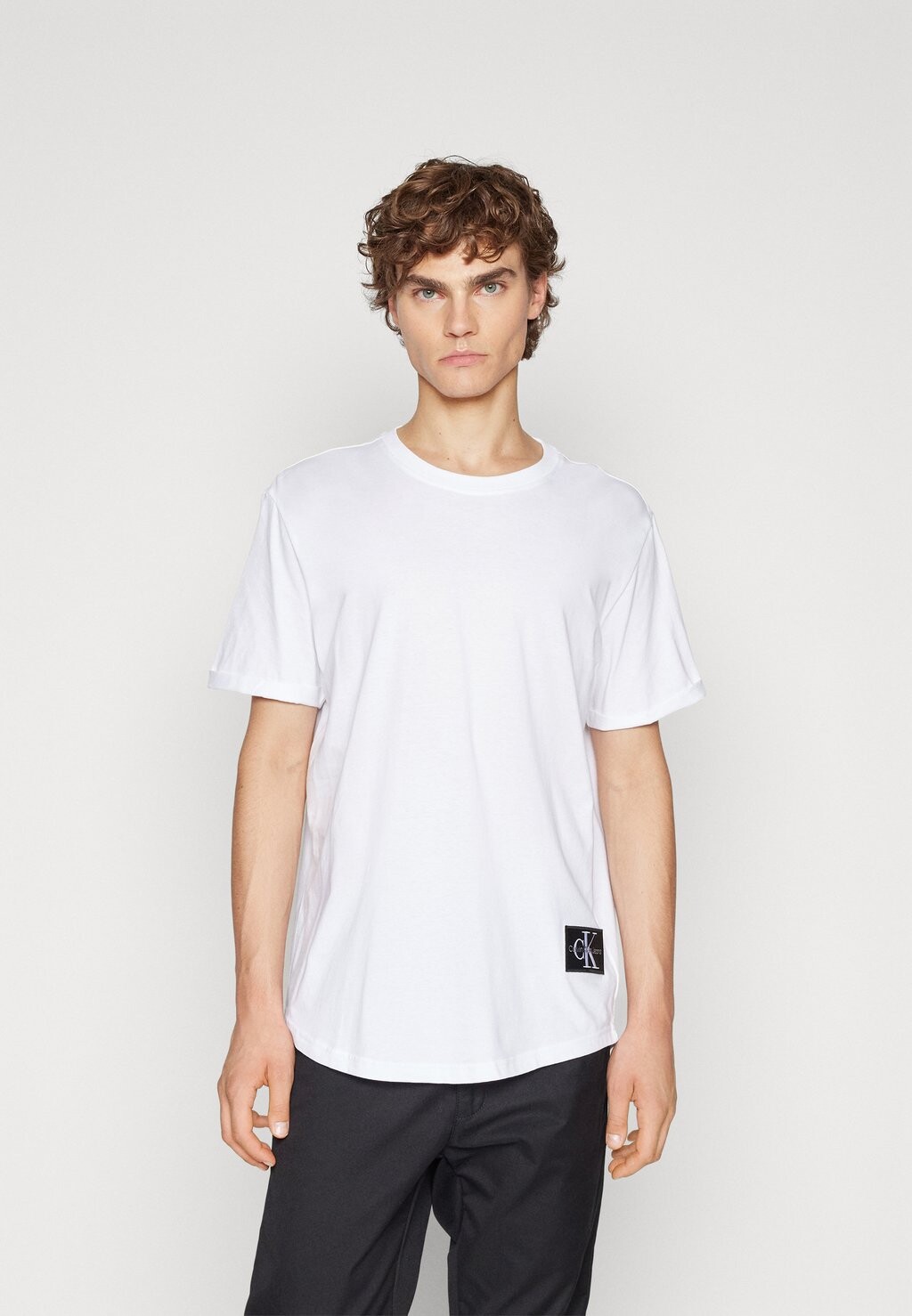Базовая футболка Badge Turn Up Sleeve Calvin Klein Jeans, белый — фото 3