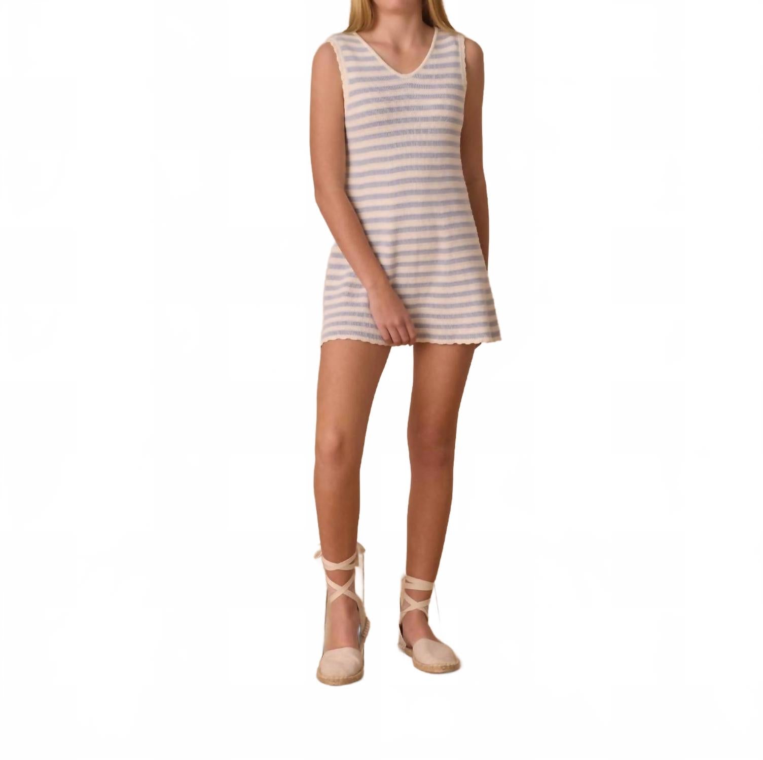 

Вязаное мини-платье-майка в синюю полоску Rylee + Cru