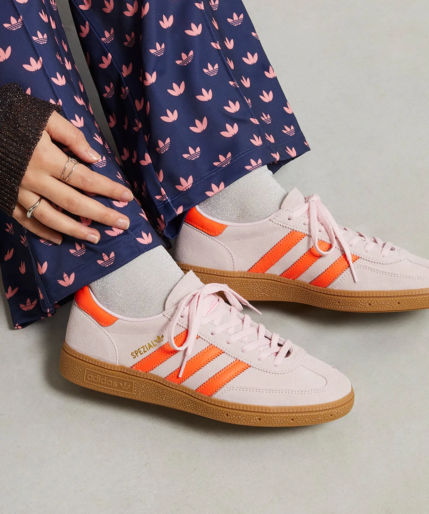 Унисекс кроссовки adidas Handball Spezial розовые — фото 2