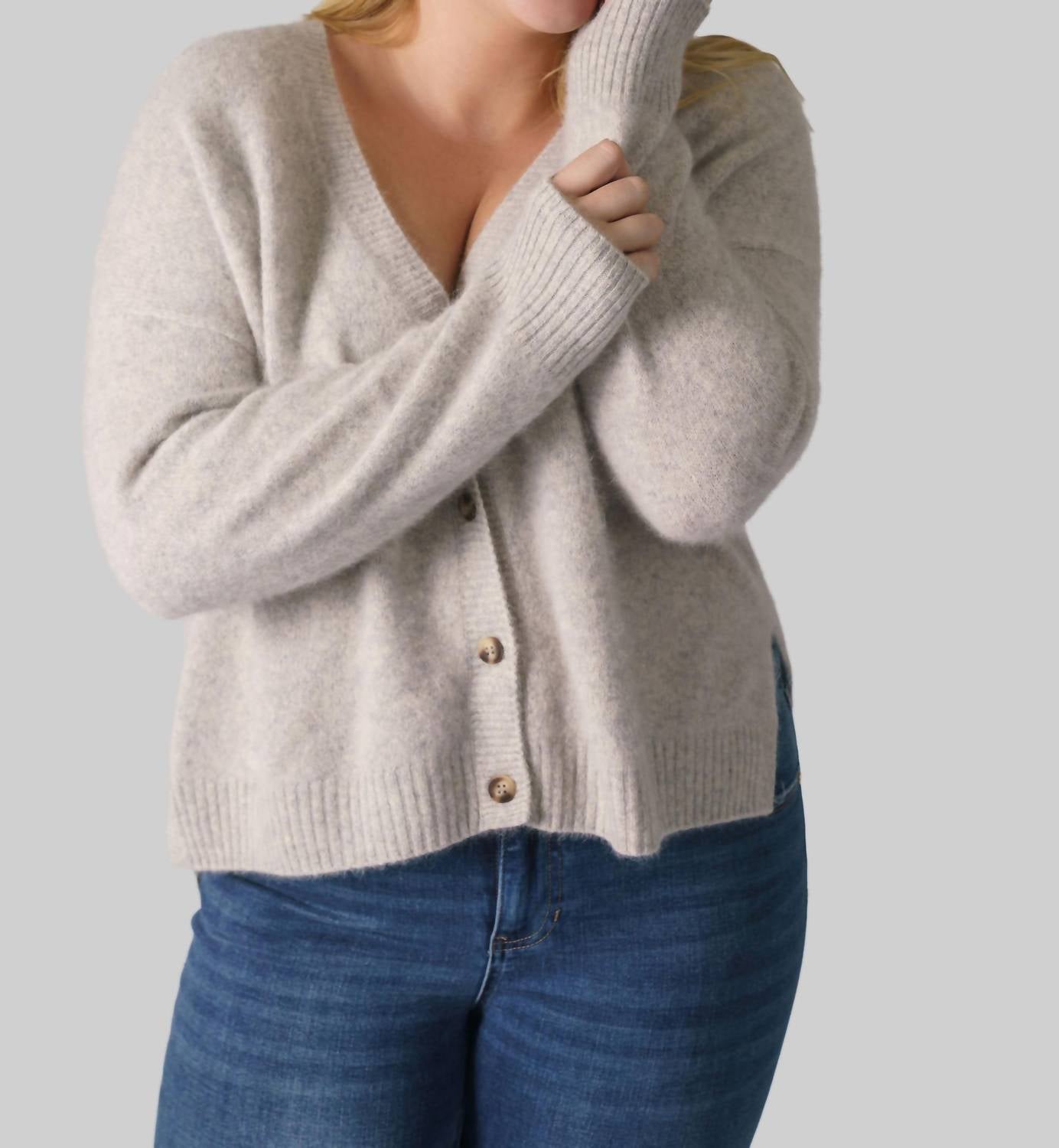 

Кардиган с боковым разрезом для дедушки - плюс, светло-серый ESTHEME