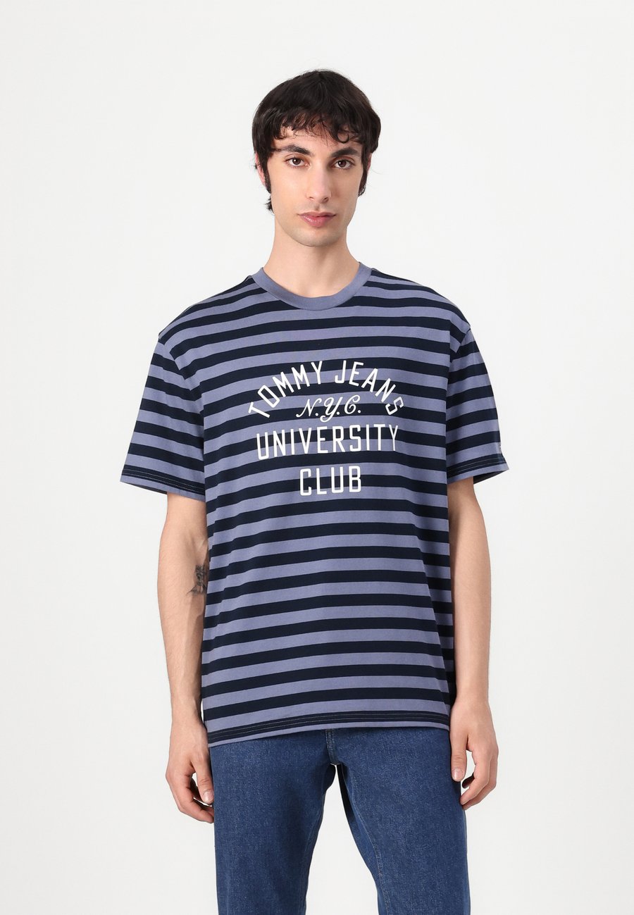 

Футболка Tommy Jeans STRIPE TEE, Dark Night Navy/Blue Moment/Blue, Синий, Футболка Tommy Jeans STRIPE TEE, Dark Night Navy/Blue Moment/Blue
