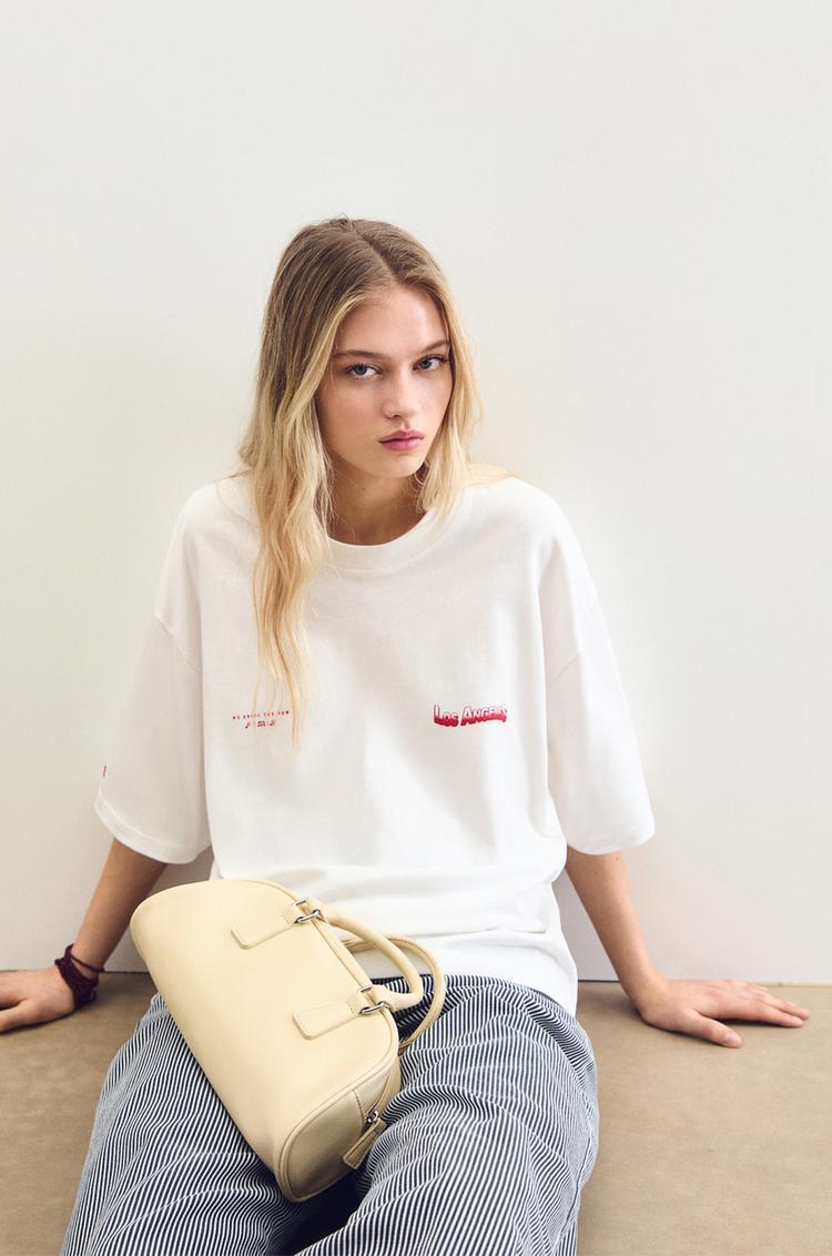 

Футболка с графическим принтом «Коктейль» Pull And Bear, белый