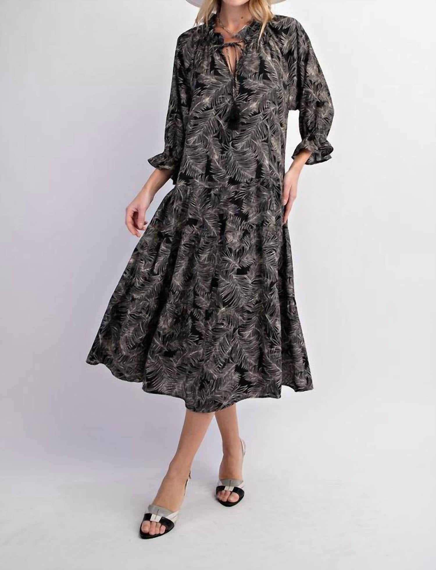 

Черное макси-платье с принтом листьев Easel