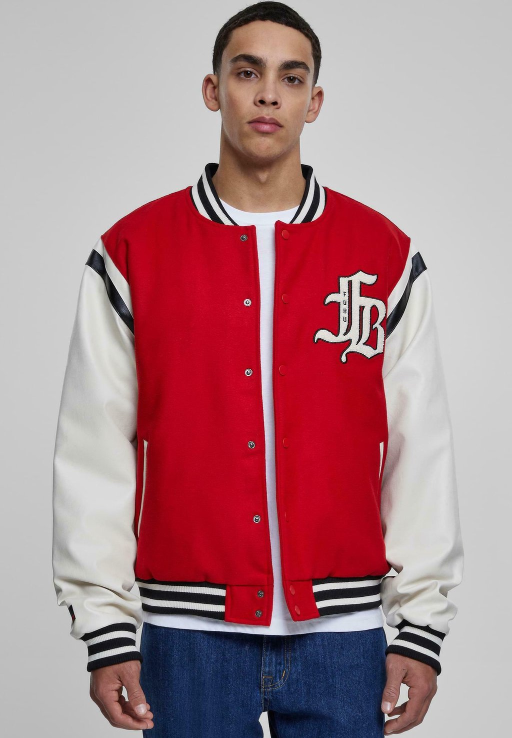 

Бомбер Chaquetas FUBU FM231-021-2 OLD ENGLISH VARSITY, красный с белым, черный