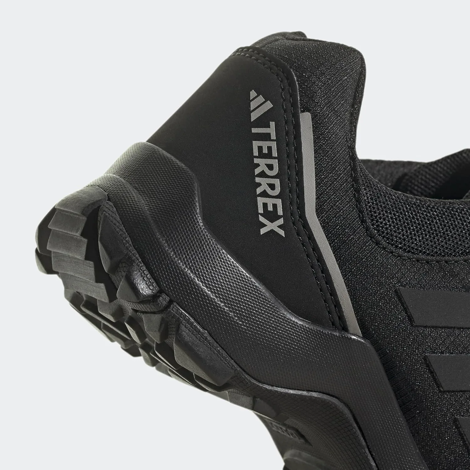 Кроссовки Adidas Terrex Skychaser AX5 GTX BLACAR/Owhite/WONALU, черный/серый — фото 4