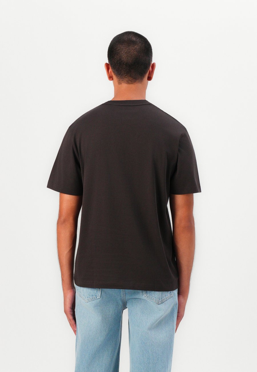 Футболка Lacoste Basic T-shirt, Port/Black — фото 3