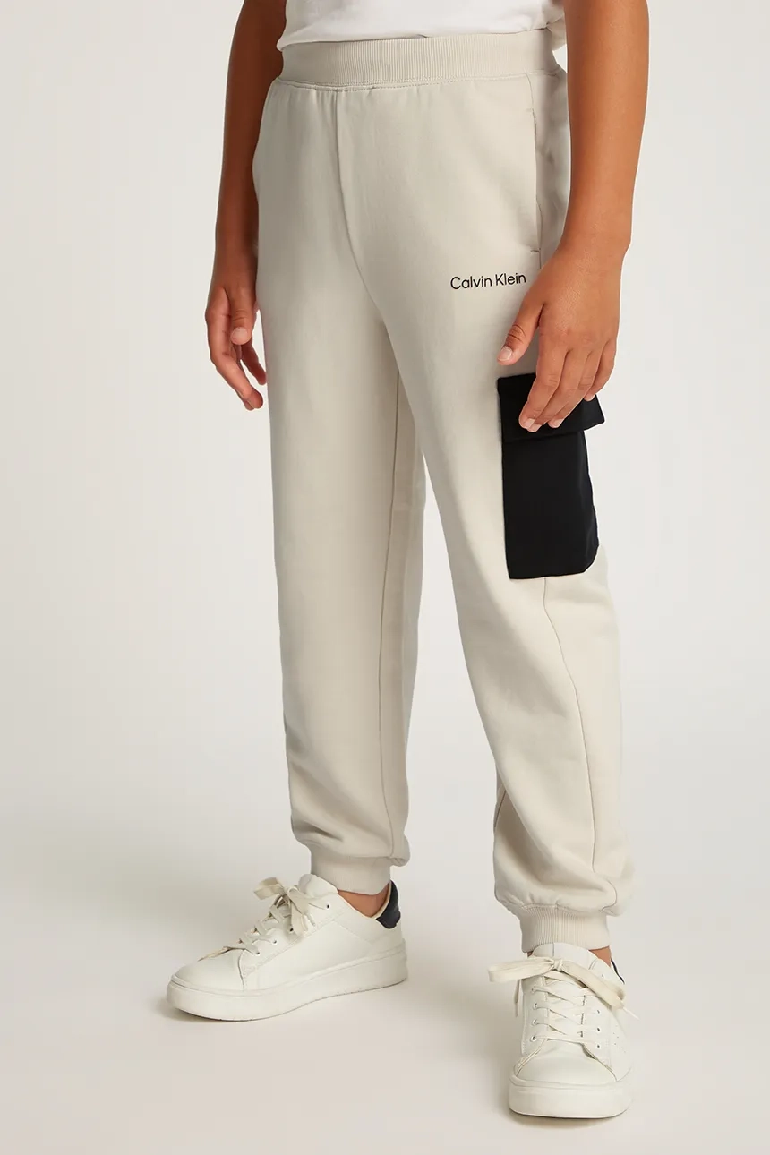 

Детские хлопковые спортивные брюки BLOCK CARGO Calvin Klein Jeans, бежевый