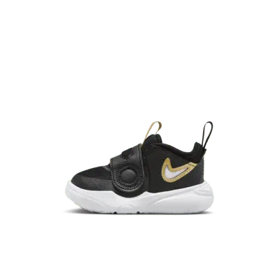 

Кроссовки Nike Team Hustle D 11, цвет Black/White/Metallic Gold