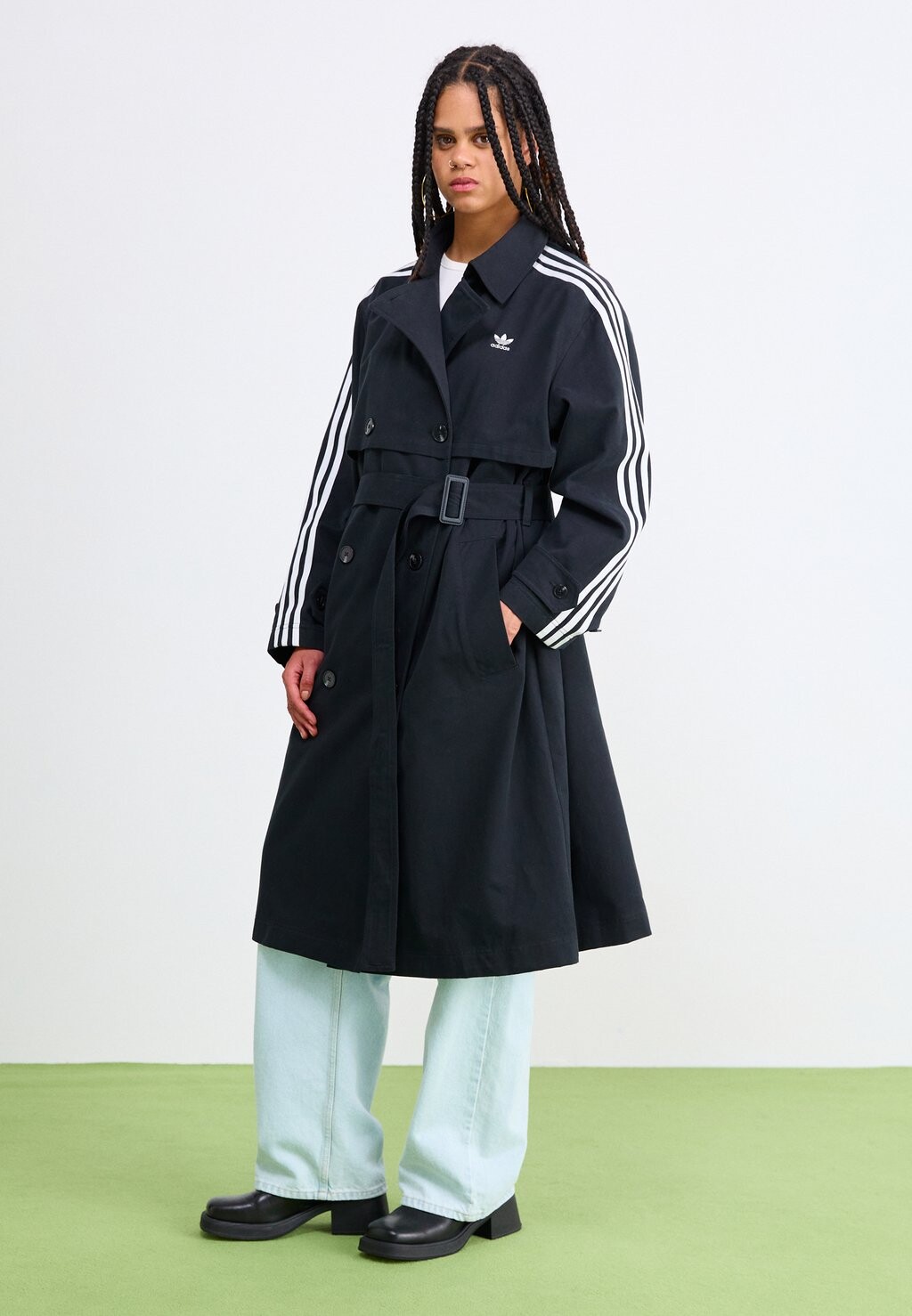 

Плащ adidas, черный