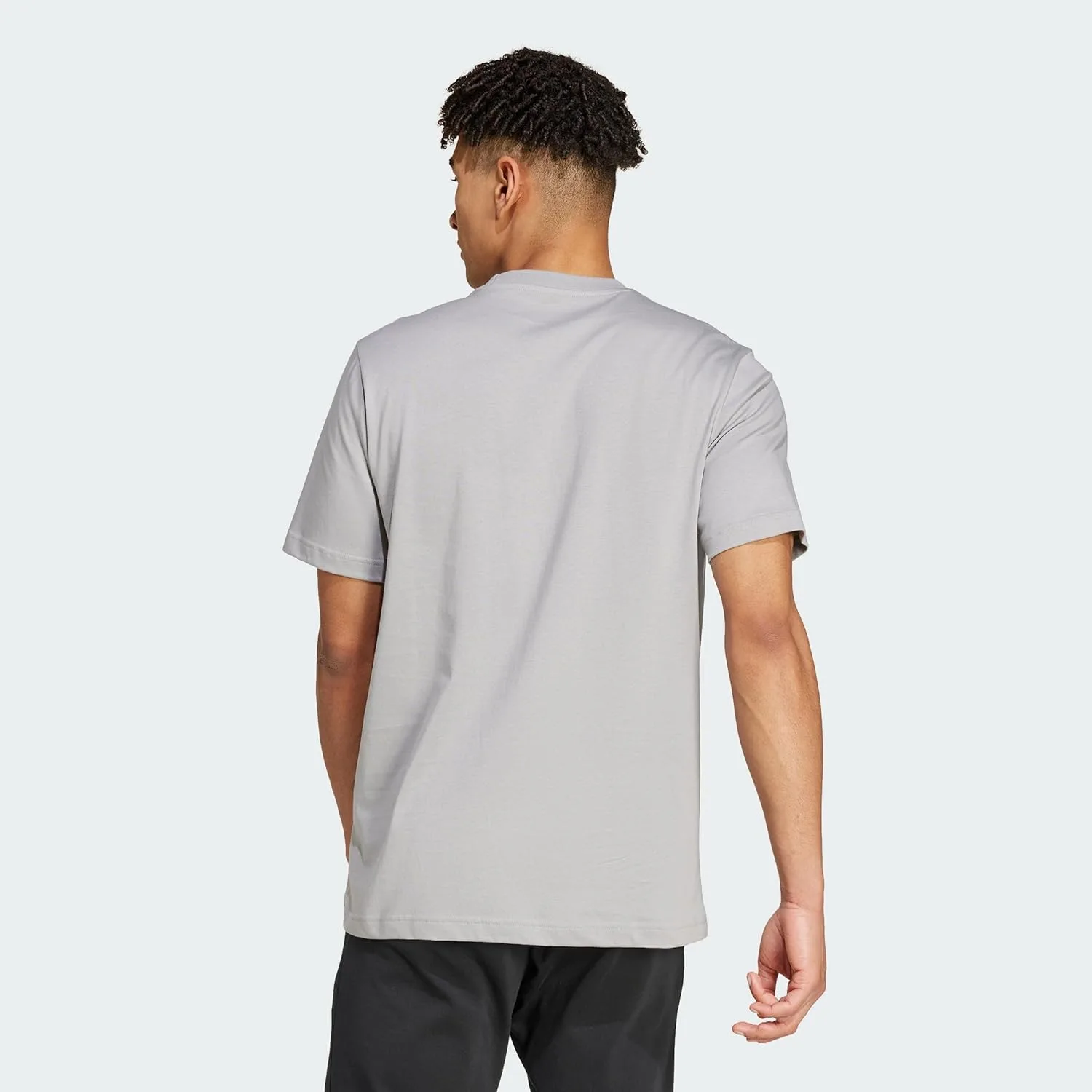 Футболка adidas Tech Linear Graphic Tee — фото 4