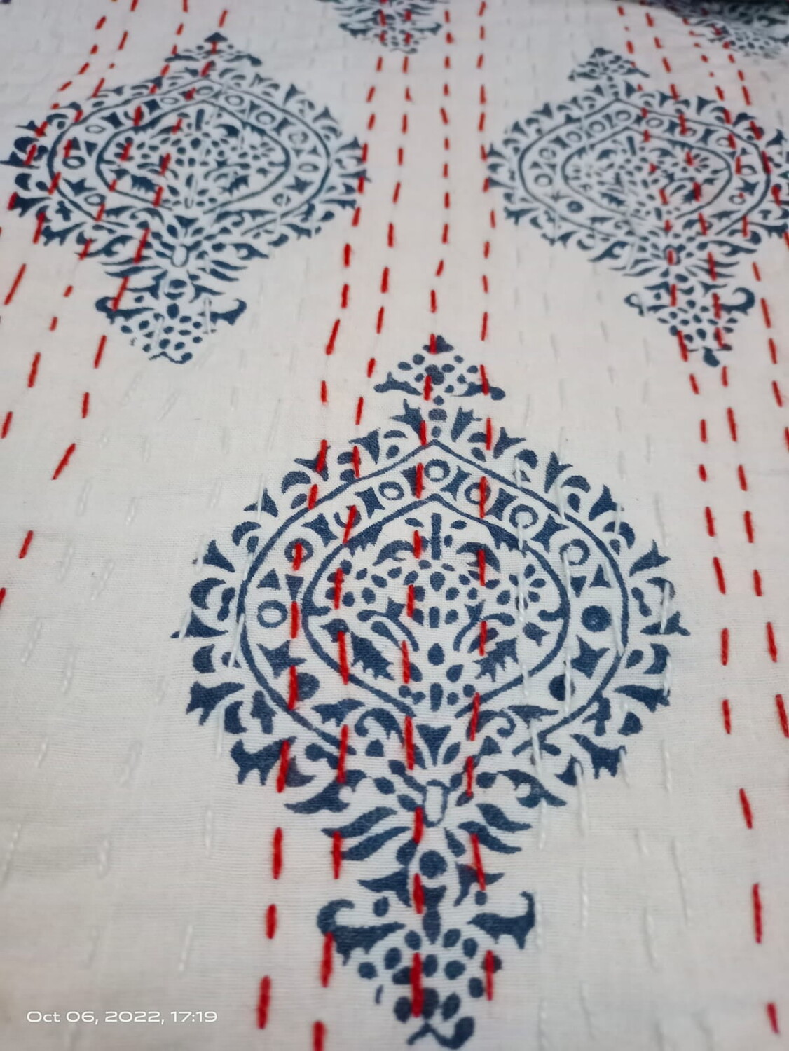 

Одеяло с цветочным принтом Kantha Gudari Queen Size, белый