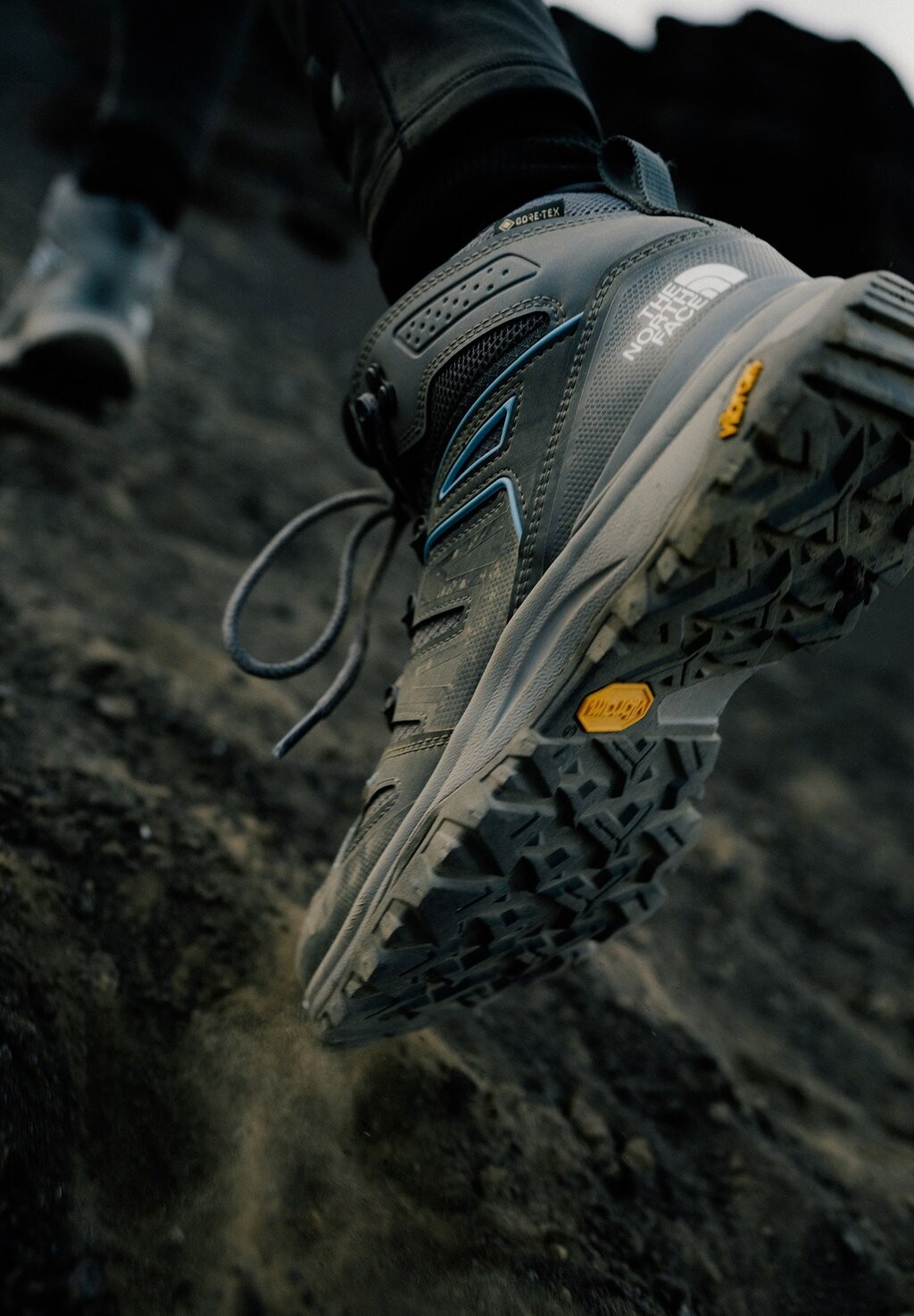 

Походная обувь The North Face, серый