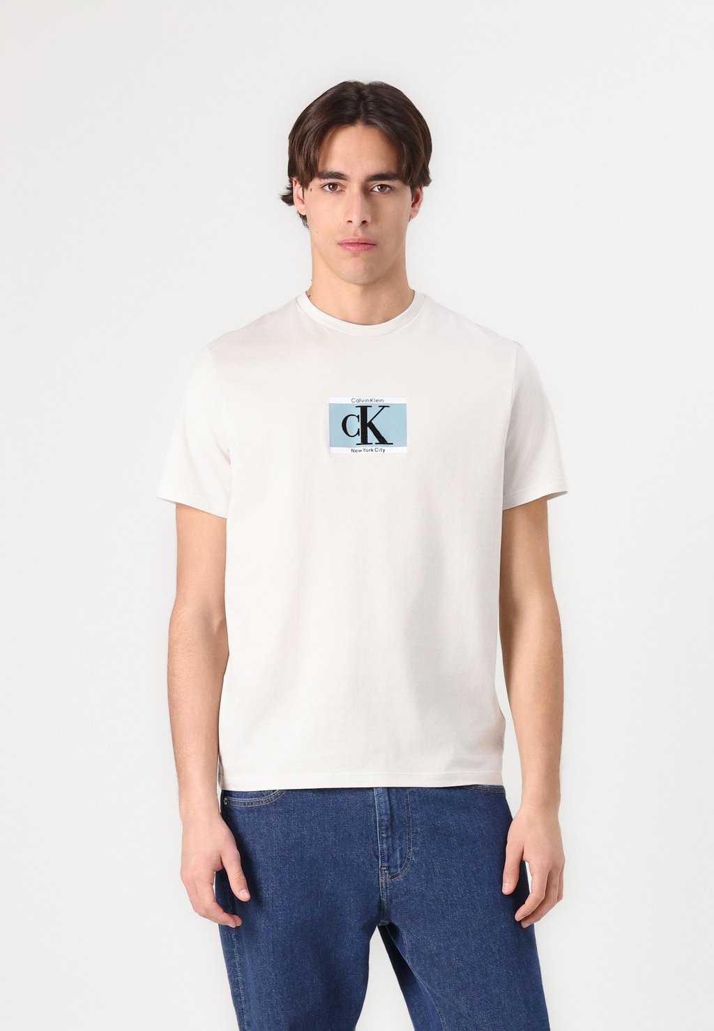 

Футболка с принтом UNISEX Calvin Klein, слоновая кость