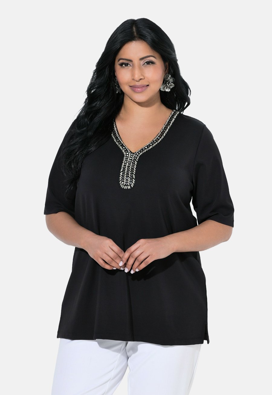 

Футболка Ulla Popken BEADED NECKLINE SHORT SLEEVE TEE, Black, Черный, Футболка Ulla Popken BEADED NECKLINE SHORT SLEEVE TEE, Black