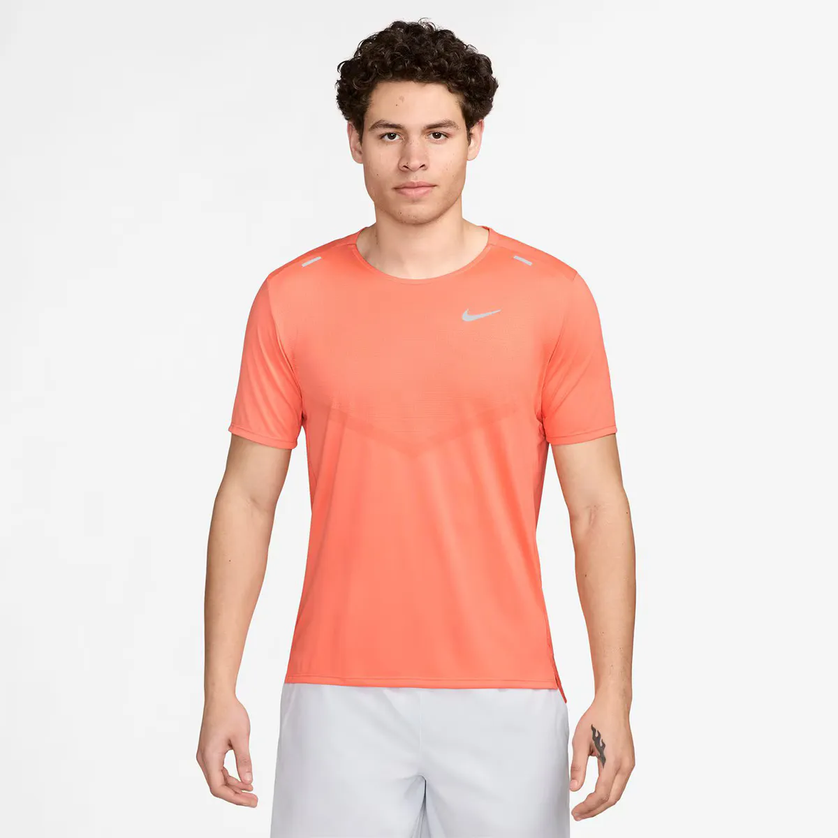

Мужская футболка Nike Dri-Fit Rise 365, оранжевый