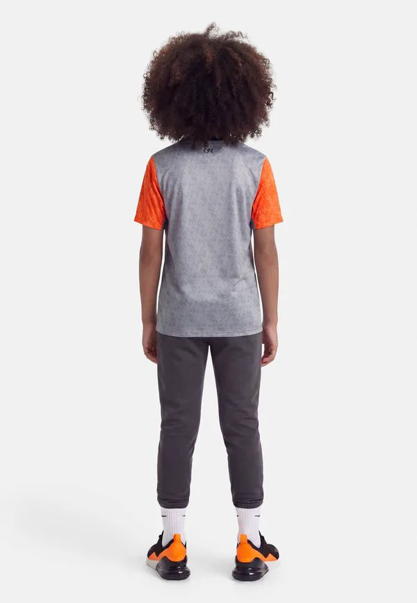 Футболка унисекс chelsea cfc Nike Performance, Wolf Grey/Turf Orange/Pitch Blue — фото 2