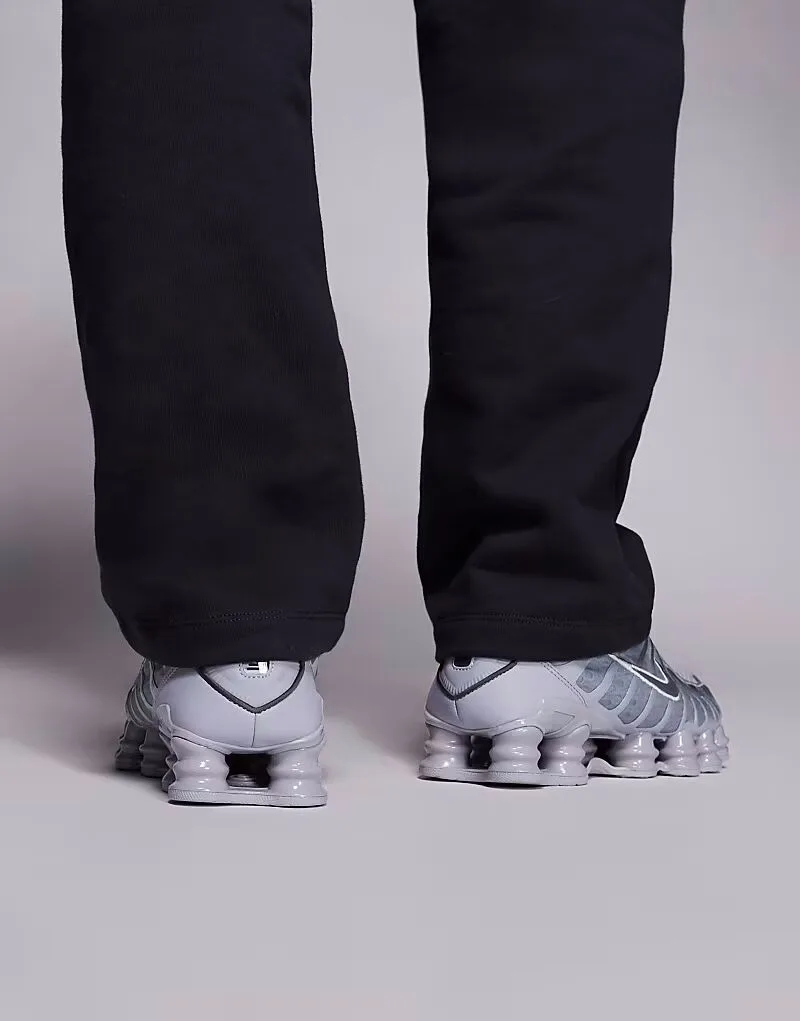 Кроссовки Nike Shox TL серого и серебристого цвета — фото 3