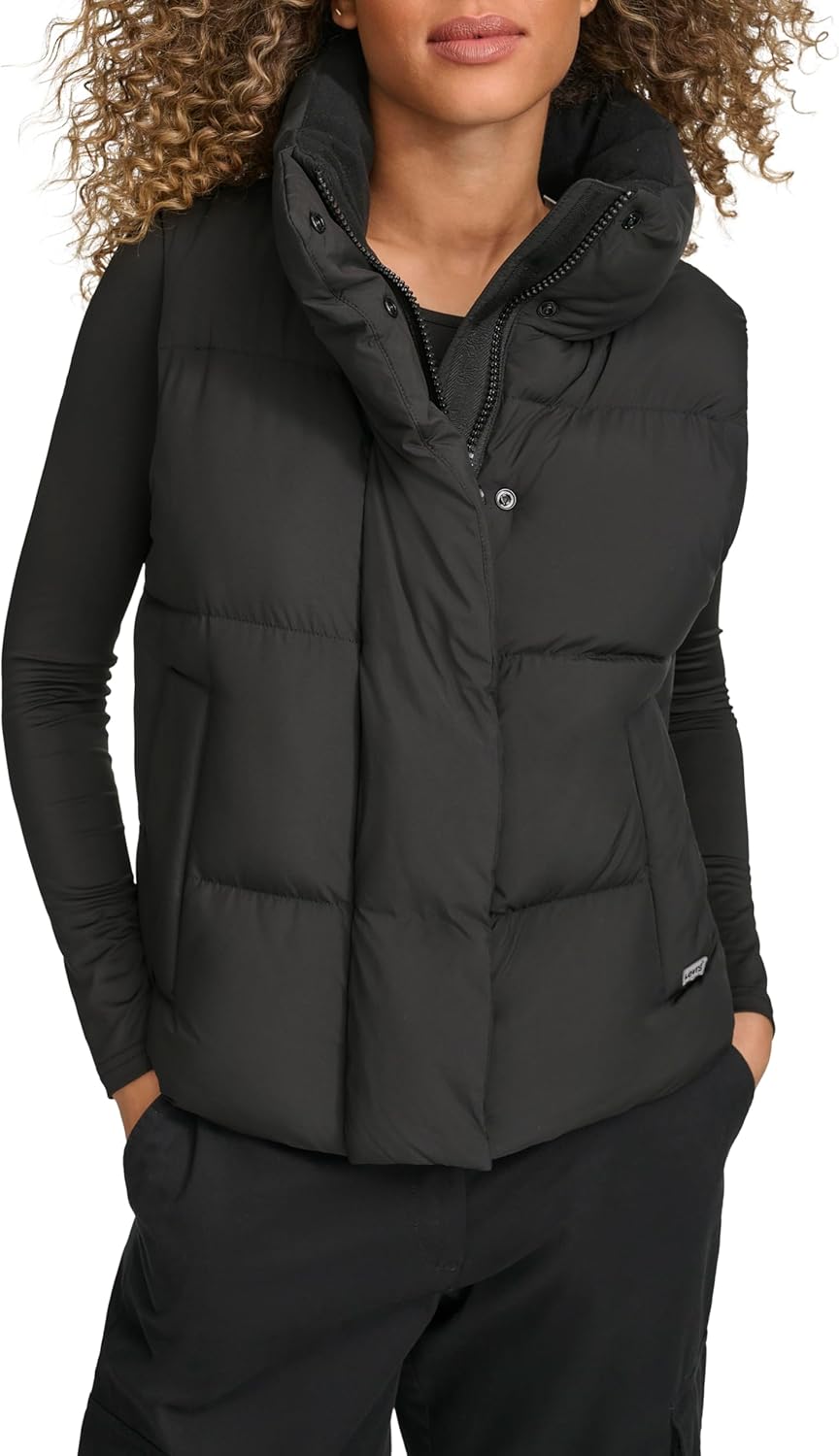 

Levi's Женская утепленная жилетка Cloud Puff, Black