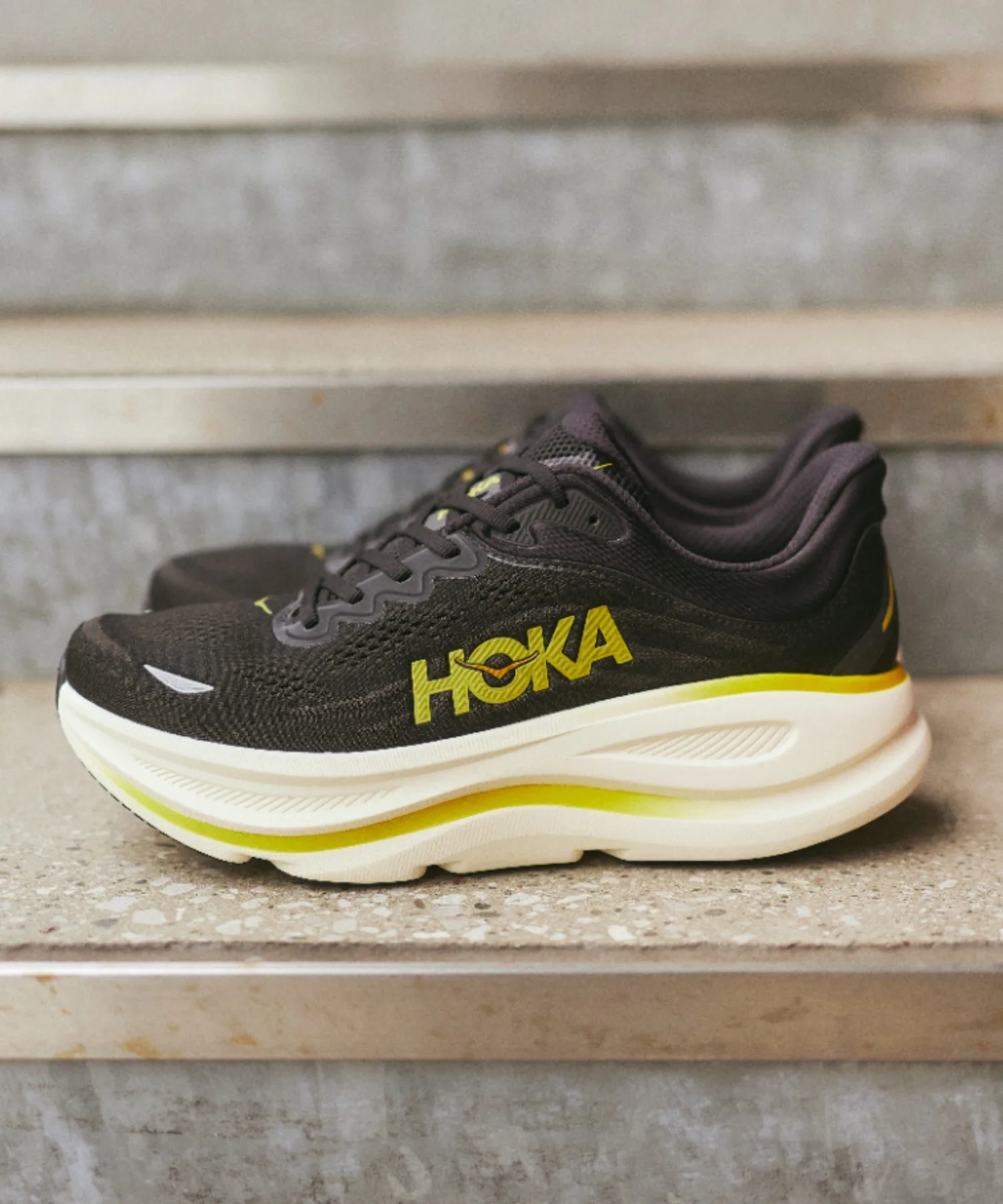 Мужские кроссовки с максимальной амортизацией BONDI 9 HOKA черные