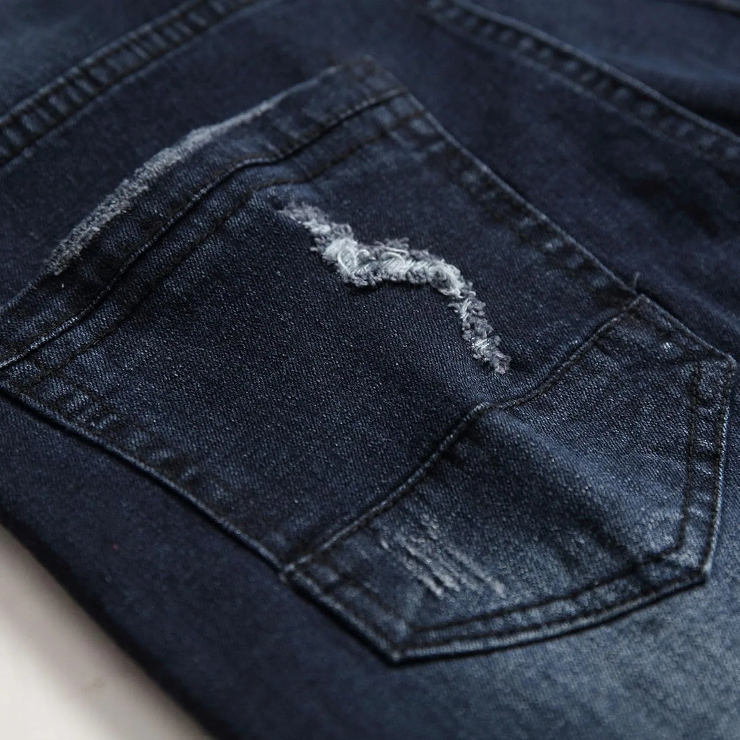 Джинсы прямые slim-fit с рваными элементами, синие — фото 2