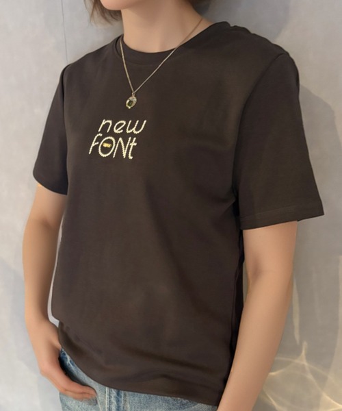 

Футболка с вышивкой и нашивкой Girly Doll, серая