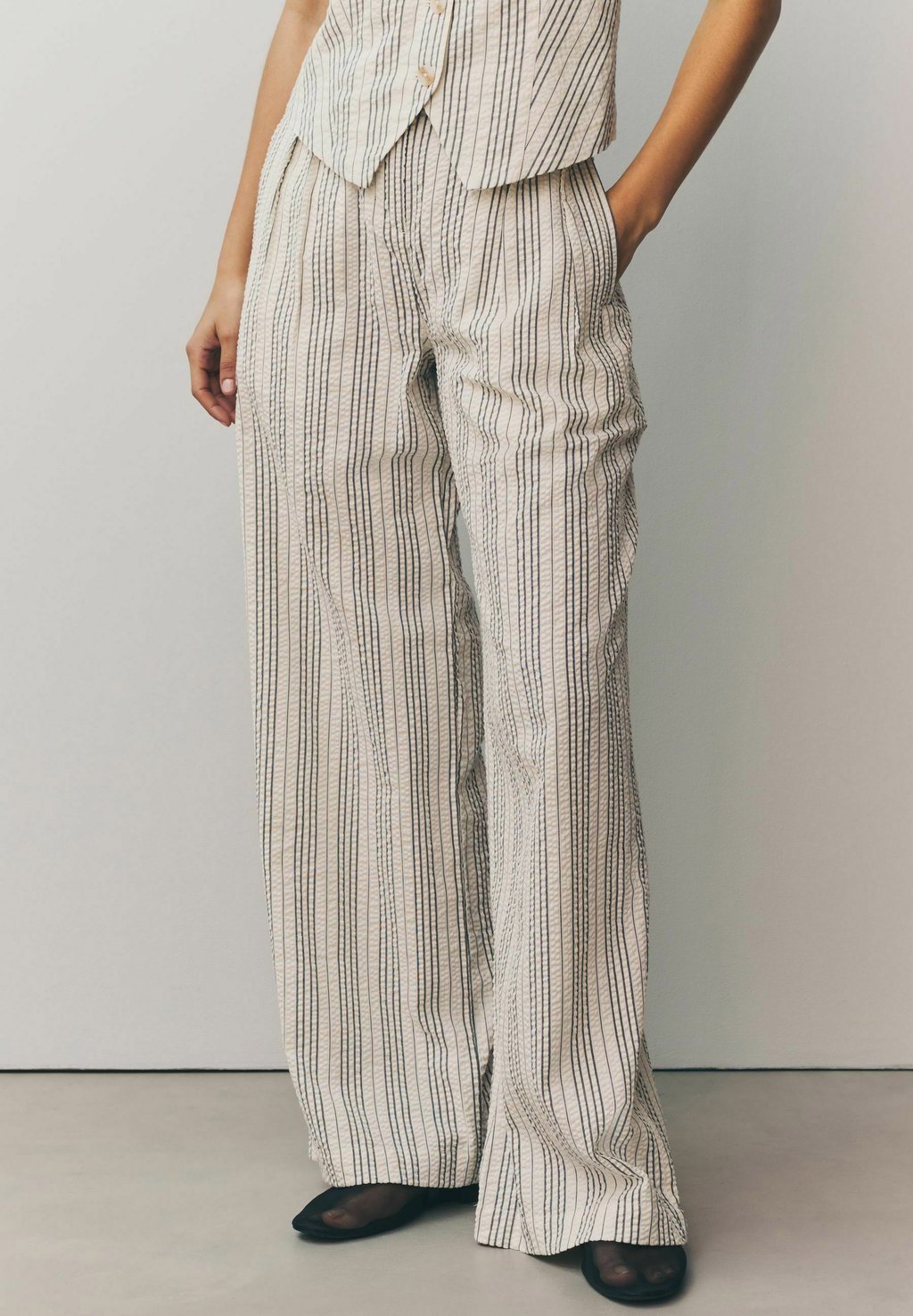 

Брюки STRAIGHT LEG TEXTURED STRIPED Next, белый