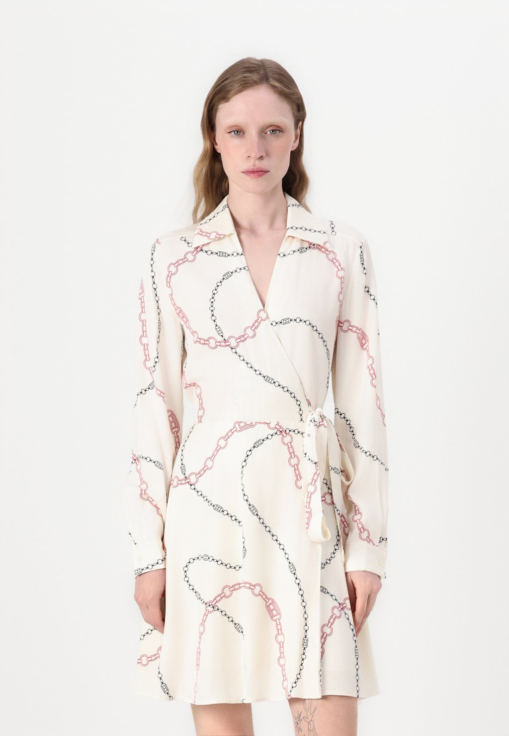 

Повседневное платье FLUID SHORT WRAP DRESS Tommy Hilfiger, белый