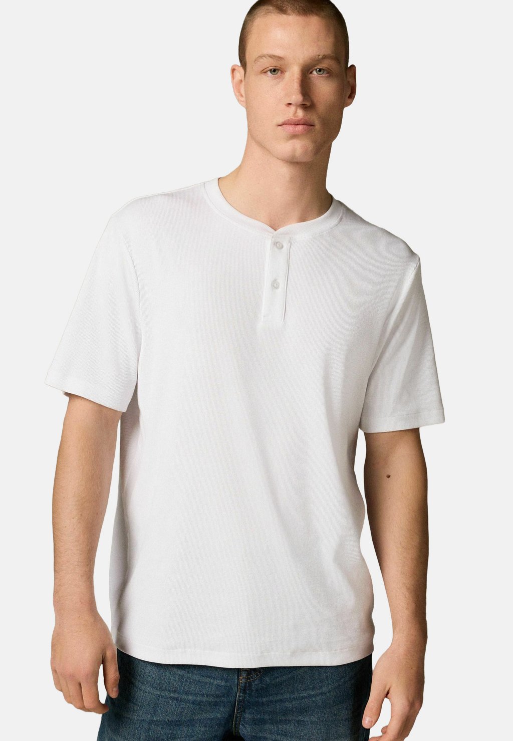 

Базовая футболка REGULAR FIT Next, белый