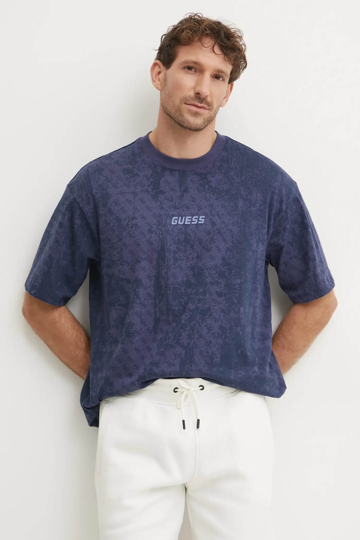 

Хлопковая футболка GOTAM Guess, фиолетовый