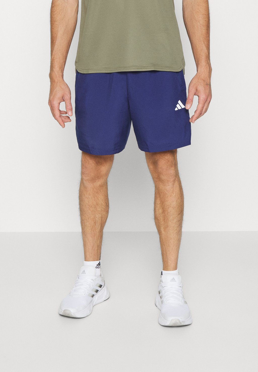 

Спортивные шорты Adidas, цвет Dark Blue/White