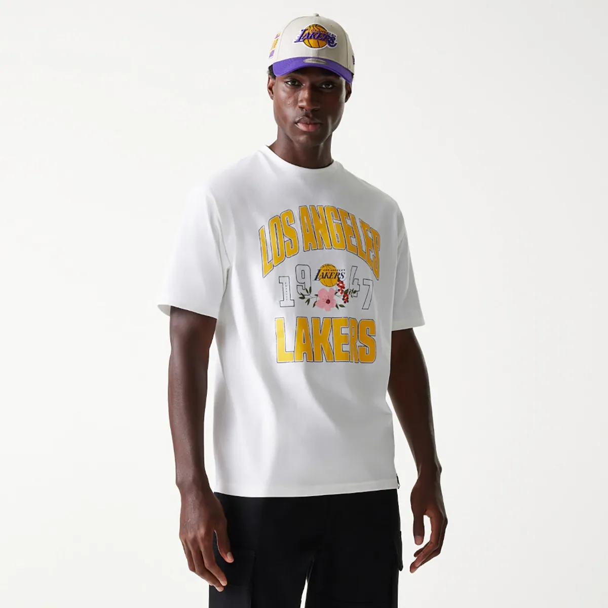 

Футболка оверсайз Los Angeles Lakers NBA потертая New Era, белый